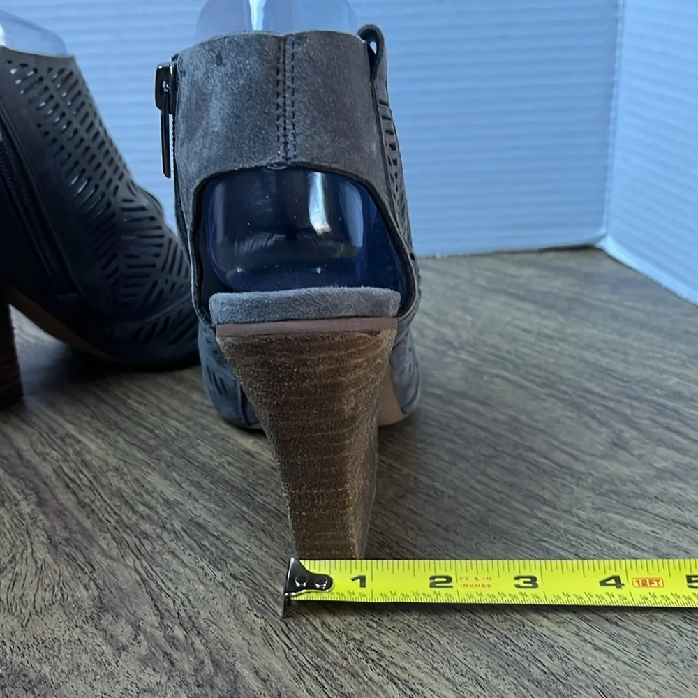 Vince Camuto Kimora Gray Leather Block Heel Booties Size 7.5